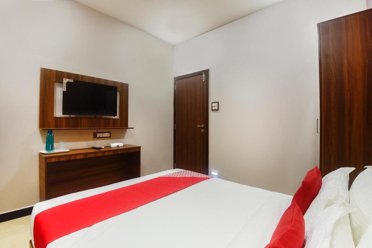 Hotel Blue Sky Residency ムンバイ エクステリア 写真