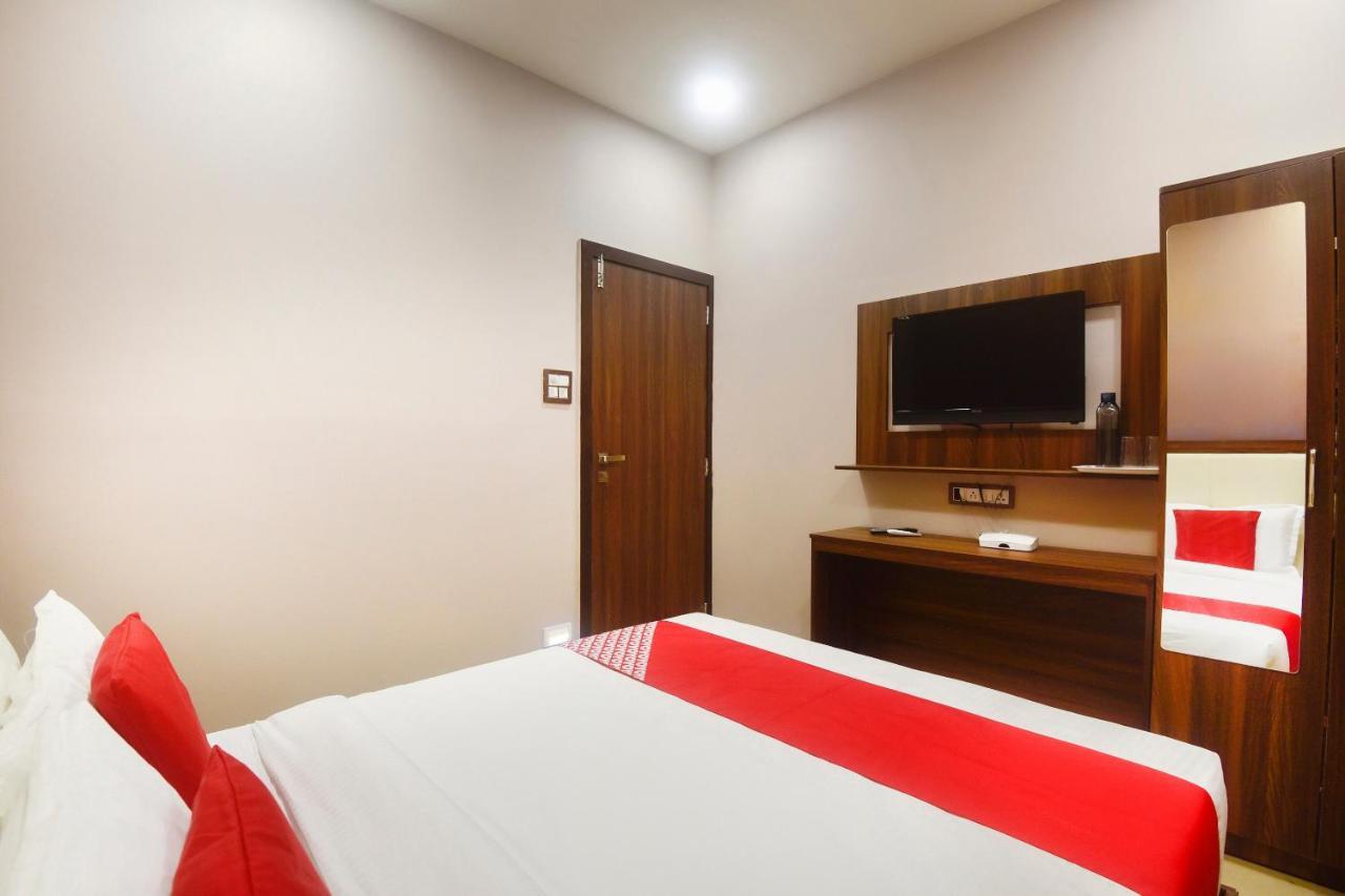 Hotel Blue Sky Residency ムンバイ エクステリア 写真