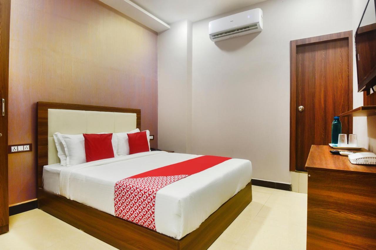 Hotel Blue Sky Residency ムンバイ エクステリア 写真